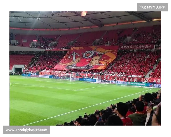 卡拉巴赫主场球迷展示巨幅TIFO，向客队纽卡斯尔联致意